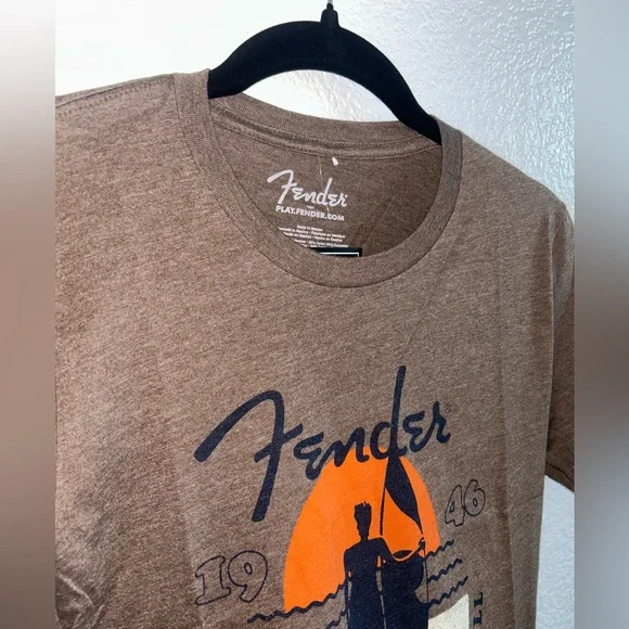FENDER Brown Sunset Spirit of Rock n Roll Surfboard T-Shirt
Unisex NWT - Picture 4 of 6